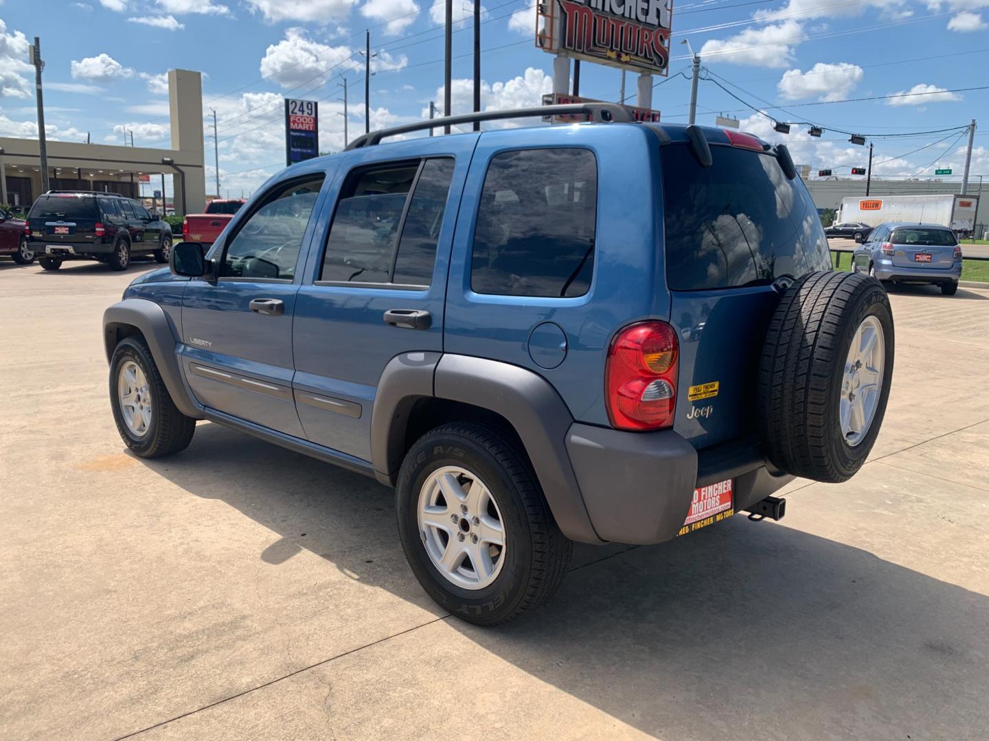 2004 blue /black Jeep Liberty Columbia Edition 2WD (1J4GK48KX4W) with an 3.7L V6 SOHC 12V engine, Automatic transmission, located at 14700 Tomball Parkway 249, Houston, TX, 77086, (281) 444-2200, 29.928619, -95.504074 - Photo#4